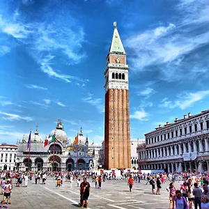 Raggio Di Sole Dietro Piazza San Marco Сasa de vacaciones