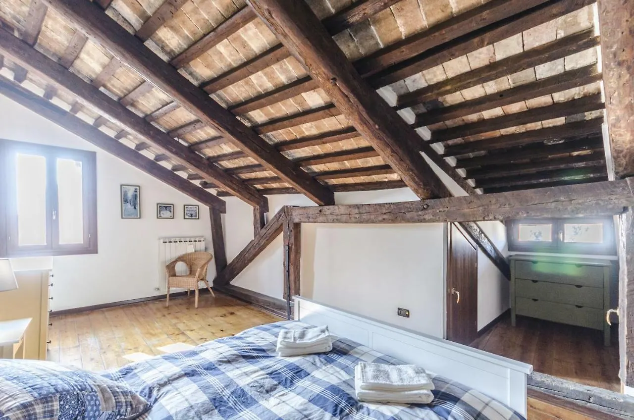Maurizio House - Near The Train Station Apartment Venice
