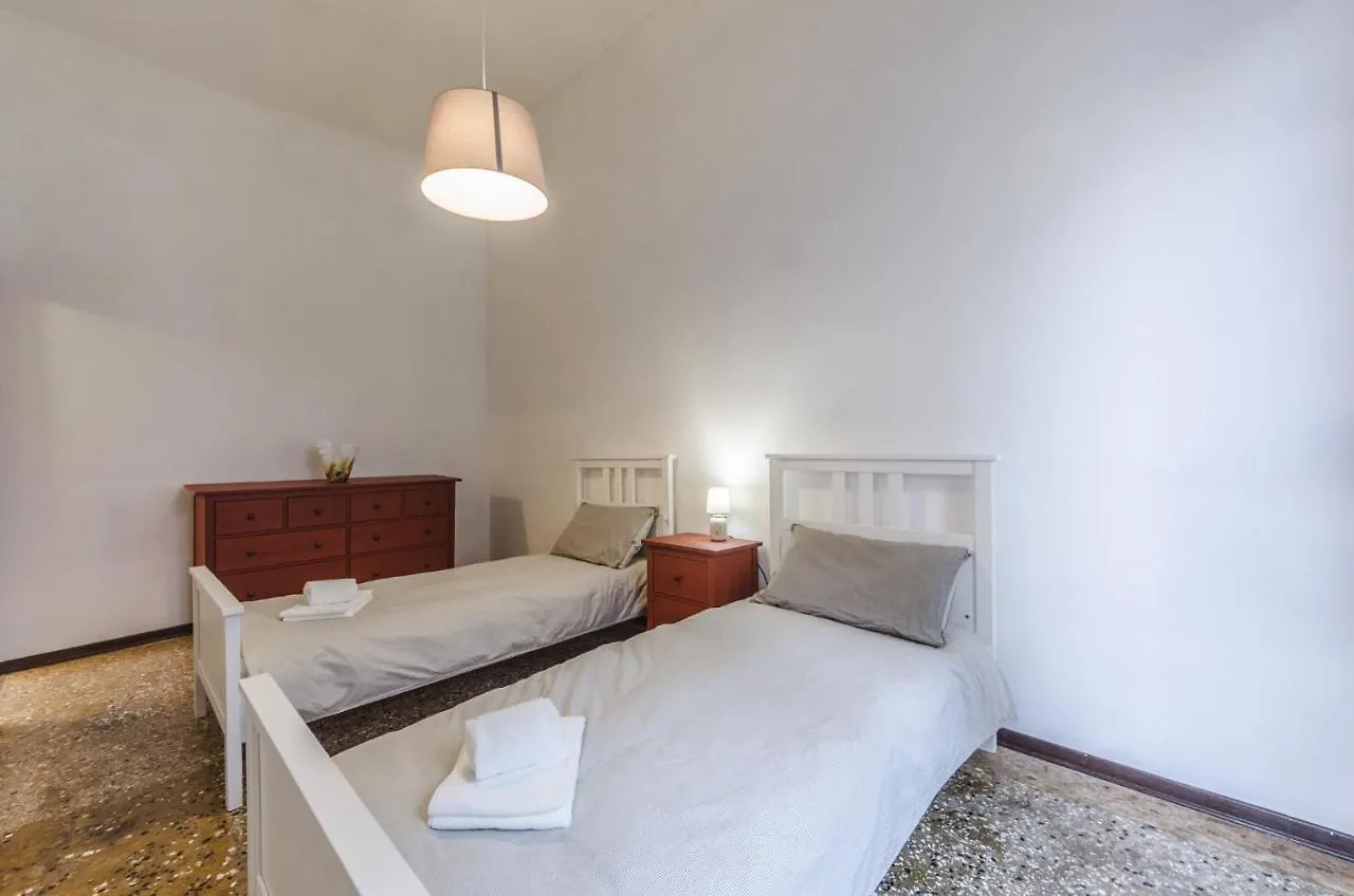 Apartamento Maurizio House - Near The Train Station Venecia 0*,
